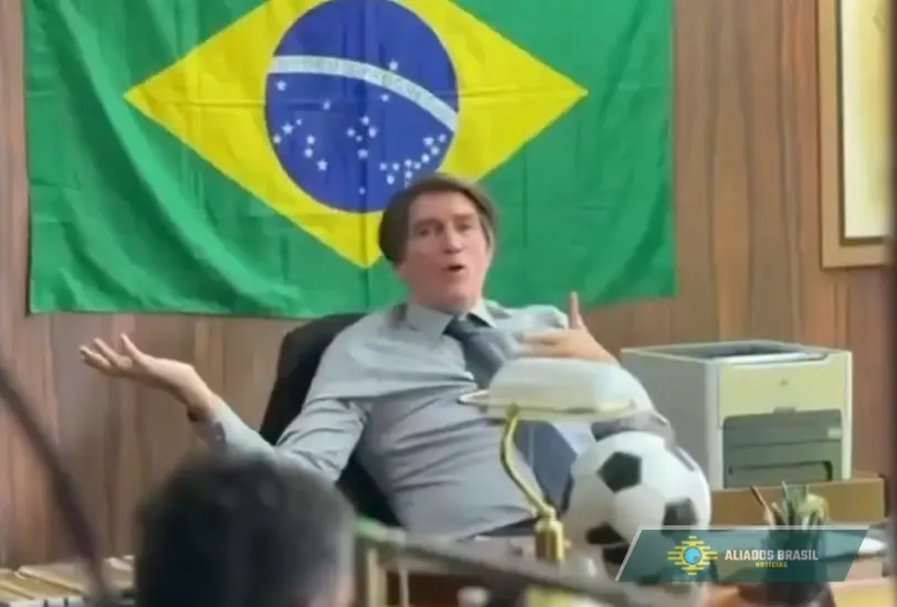 Ator Jim Caviezel manda recado de Natal à família Bolsonaro