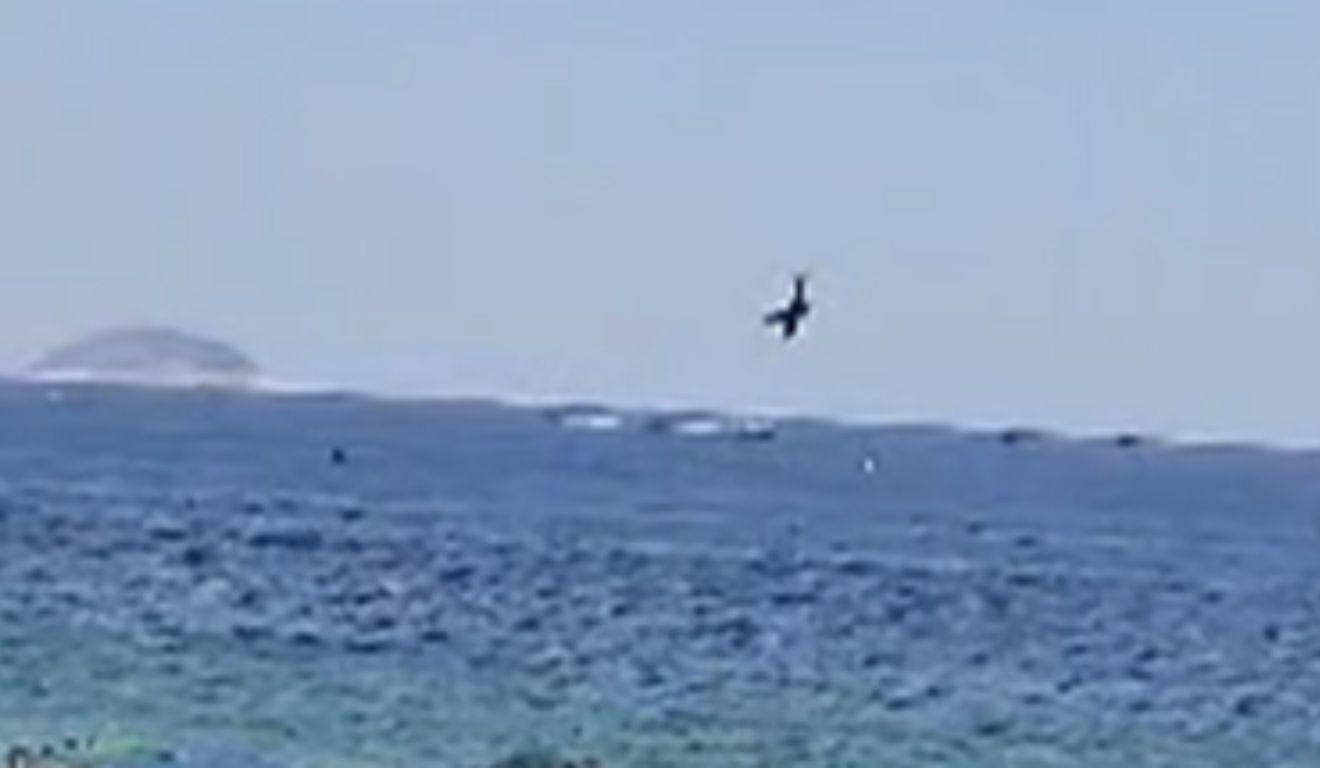 Avião que caiu em Copacabana pode ter sofrido pane, aponta especialista