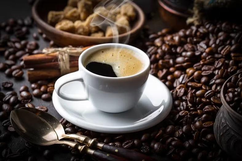 Beber café todos os dias desacelera o envelhecimento, diz estudo. Saiba a quantidade certa para consumir