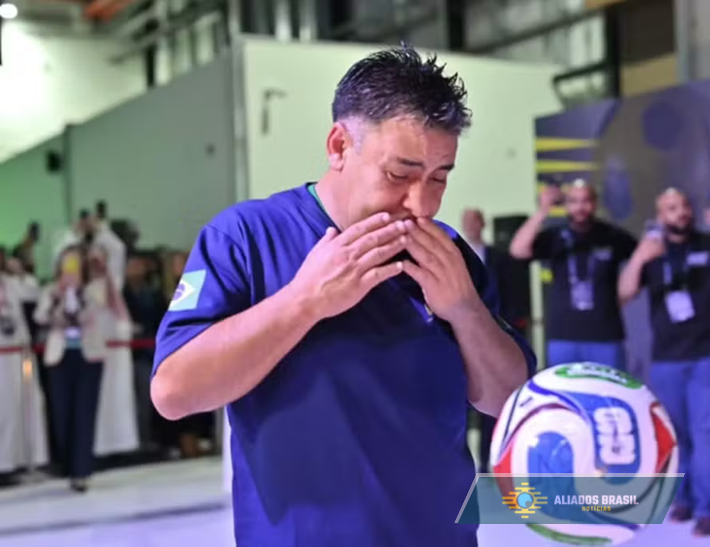 Brasileiro passa 50 horas fazendo embaixadinhas e quebra recorde mundial