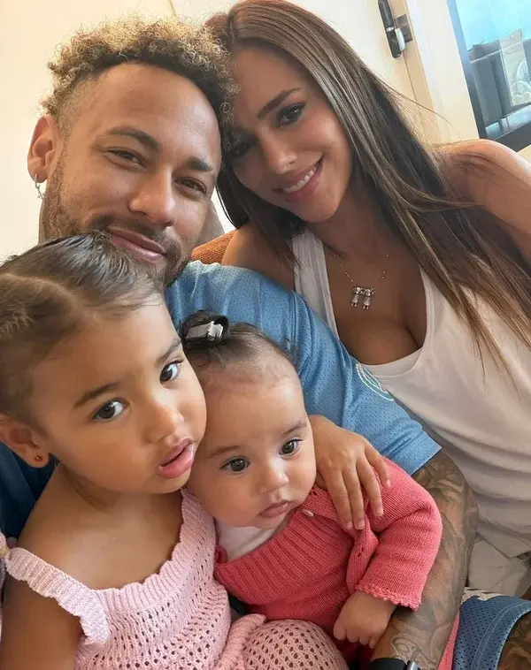 Bruna Biancardi encanta fãs ao mostrar Mavie torcendo por Neymar. Vídeo