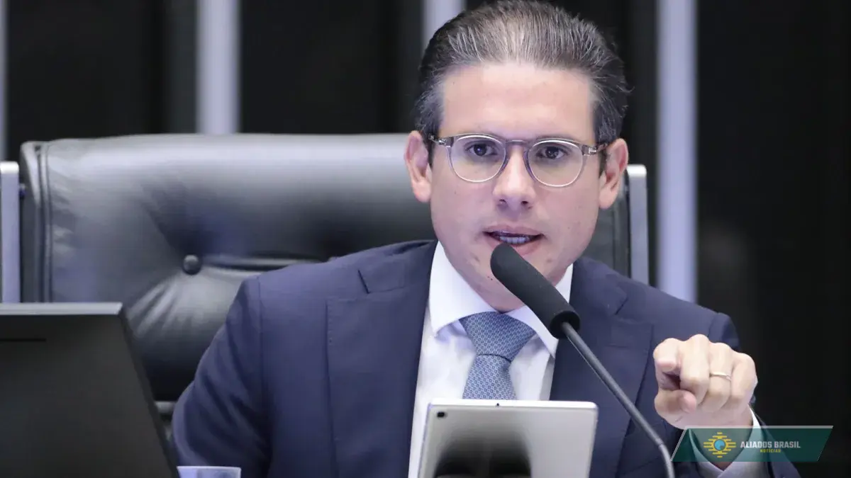 Câmara aprova projeto que reduz penas de Bolsonaro e condenados por suposta tentativa de golpe