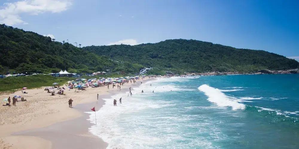 Conheça 10 praias de nudismo na América do Sul, do Brasil ao Uruguai