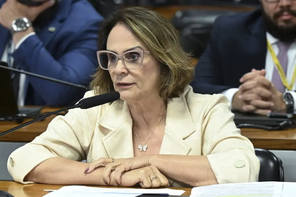 Damares Alves fala sobre câncer de mama após cirurgia