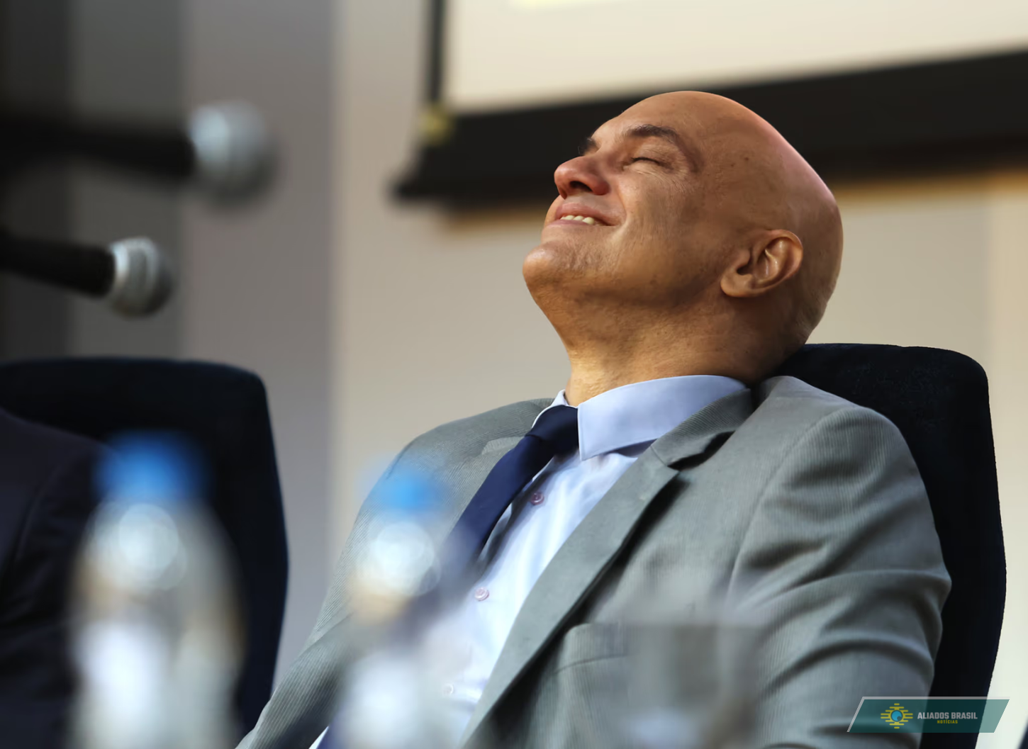 “Deu para ser lobista”, diz Van Hattem sobre atuação de Moraes pelo Banco Master