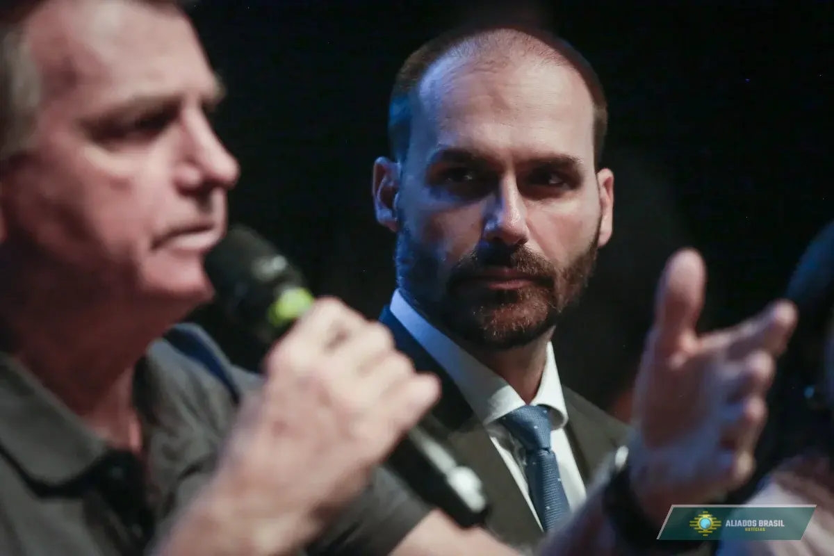 Eduardo avisou o pai que EUA recuaria se anistia light fosse aprovada
