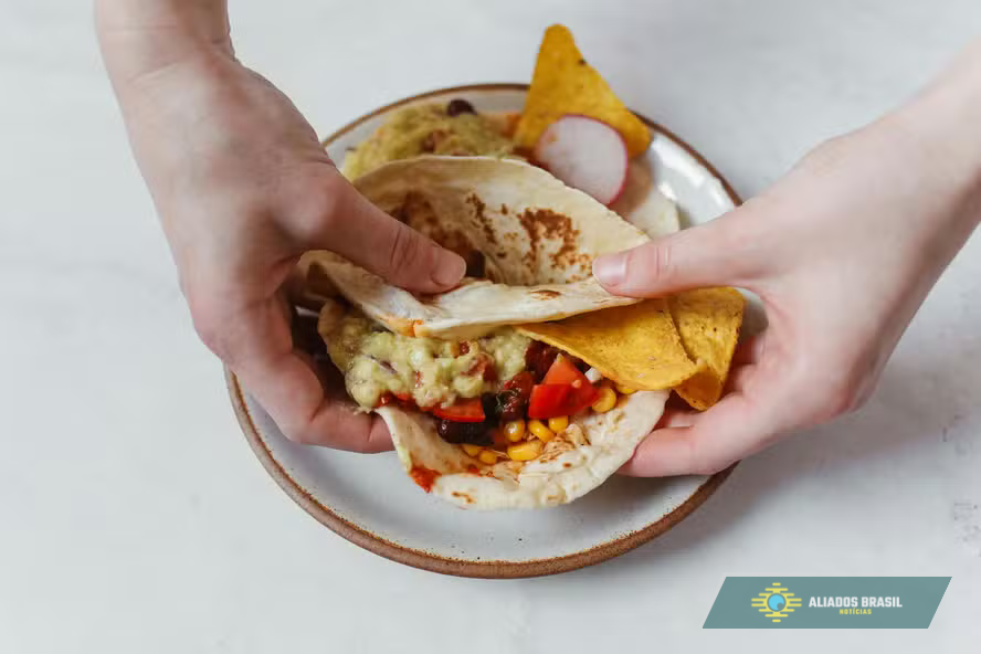 Ex-comissária de bordo indica quais comidas devem ser evitadas durante viagens de avião