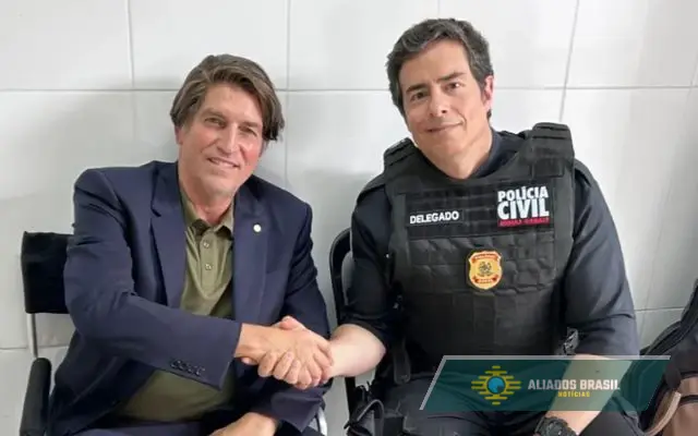 Felipe Folgosi posta foto com Jim Caviezel nos bastidores de filme