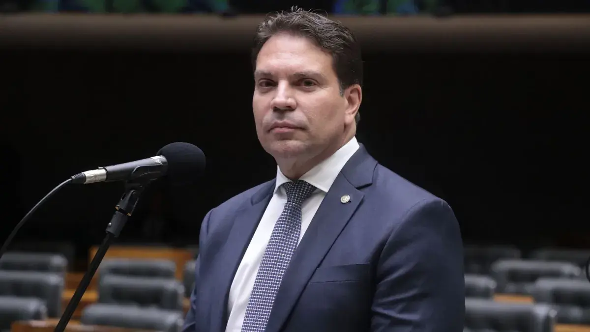 Nos EUA, Ramagem cita Fux e pede absolvição no STF