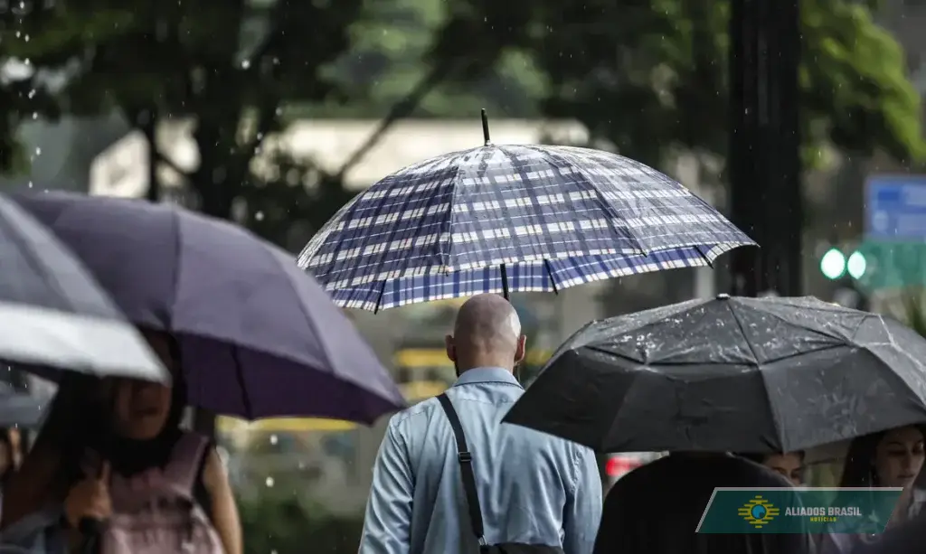 Frente fria traz temporais para SP e RJ e deixa tempo instável em todo o país; veja previsão