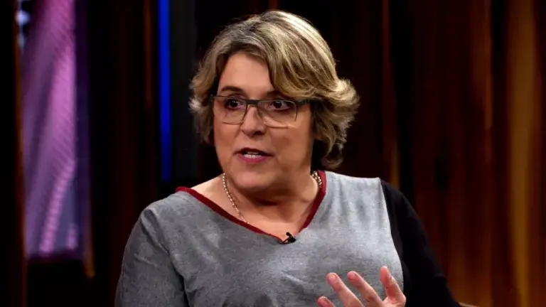 Jornalista que chamou Laurinha Bolsonaro de ‘puta’ é condenada a detenção, multa e indenização