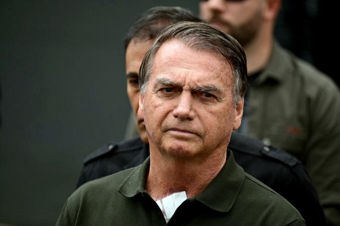 Laudo da PF diz que Bolsonaro soluça até 40 vezes por minuto