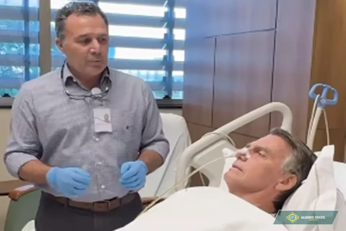 Médico de Bolsonaro se pronuncia após laudo da PF sobre cirurgia