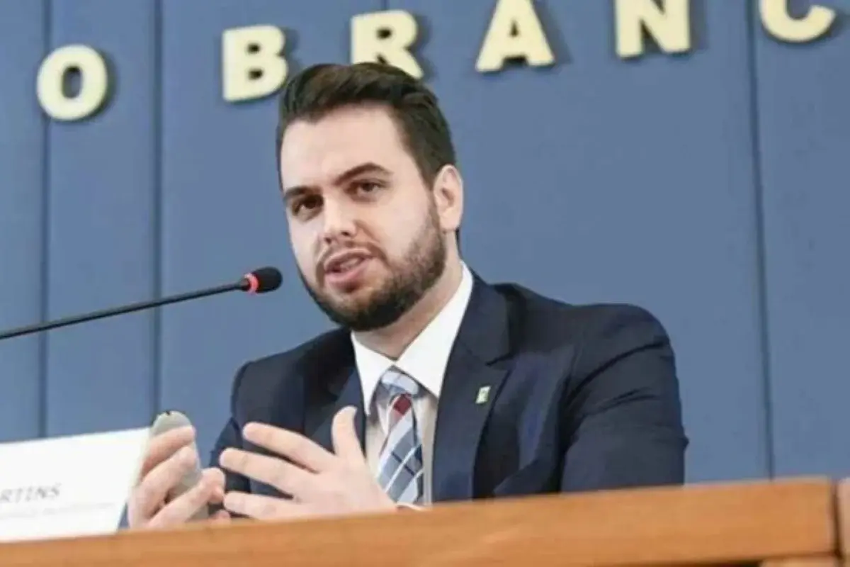 Moraes decreta prisão domiciliar de Filipe Martins, diz defesa