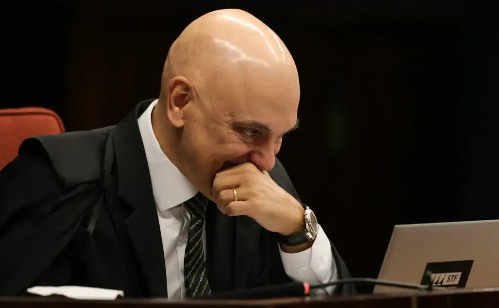 Moraes ligou 6 vezes para chefe do BC em um dia para tratar do Master