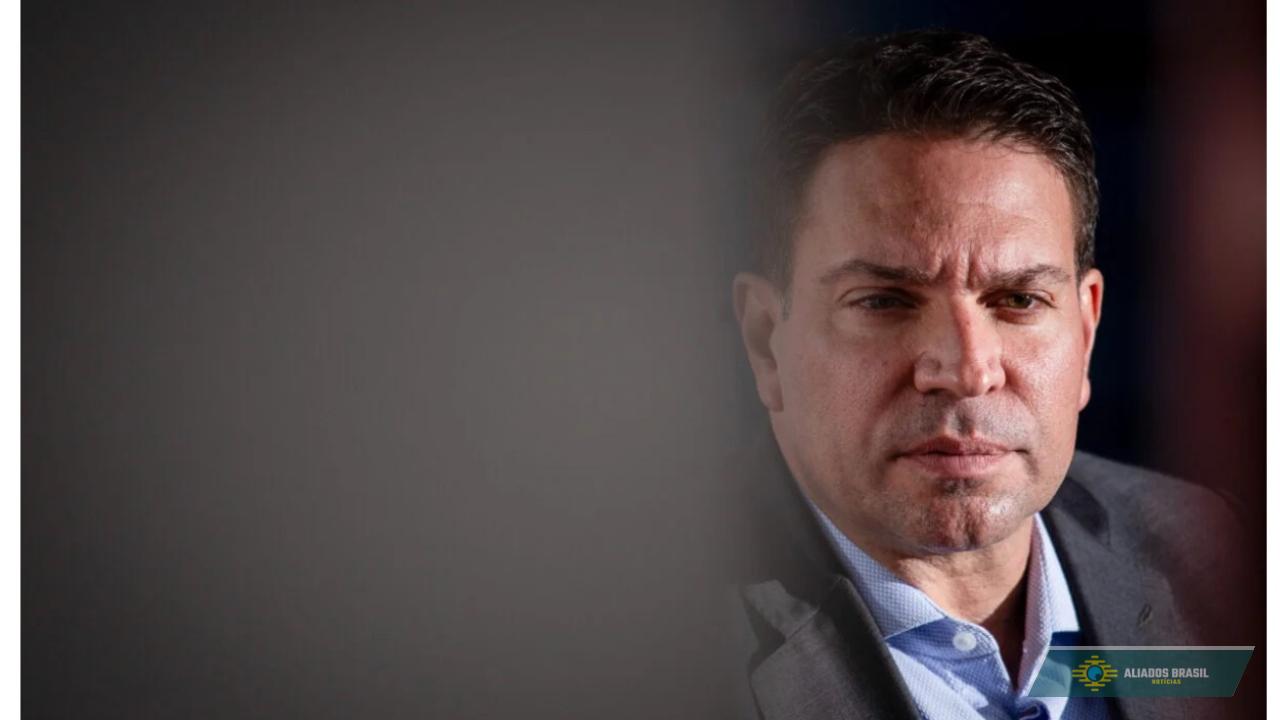 Moraes manda ministério formalizar pedido de extradição de Ramagem nos EUA