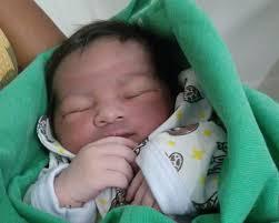 Mulher dá à luz dentro de loja enquanto comprava enxoval de bebê; vídeo mostra parto