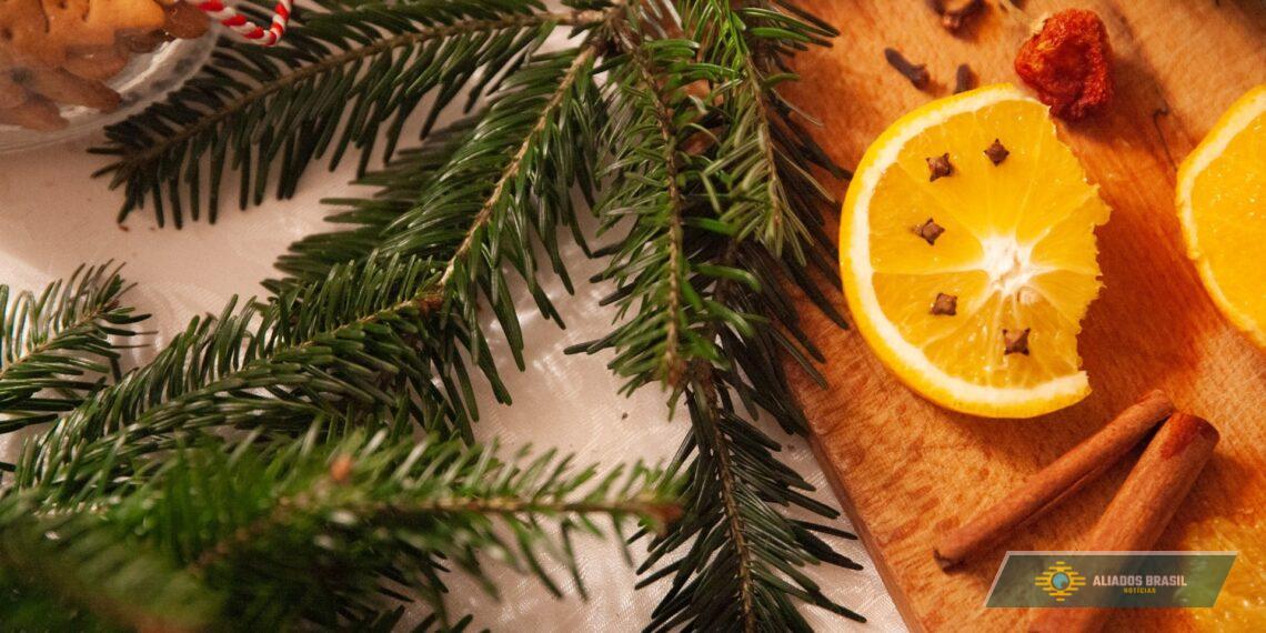 Não é pelo aroma: por que recomendam colocar canela na árvore de Natal
