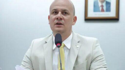 Oposição protocola pedido de impeachment contra Moraes