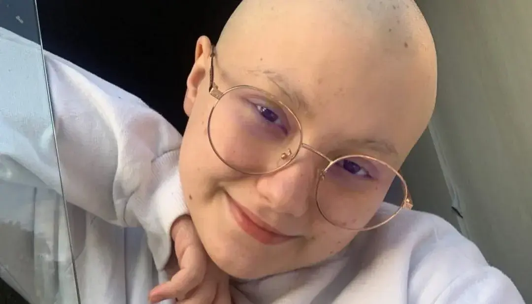 Pai de Isabel Veloso atualiza estado de filha, internada após transplante