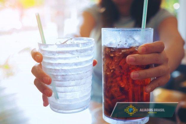 Refrigerantes zero oferecem risco maior ao fígado que os tradicionais, aponta estudo