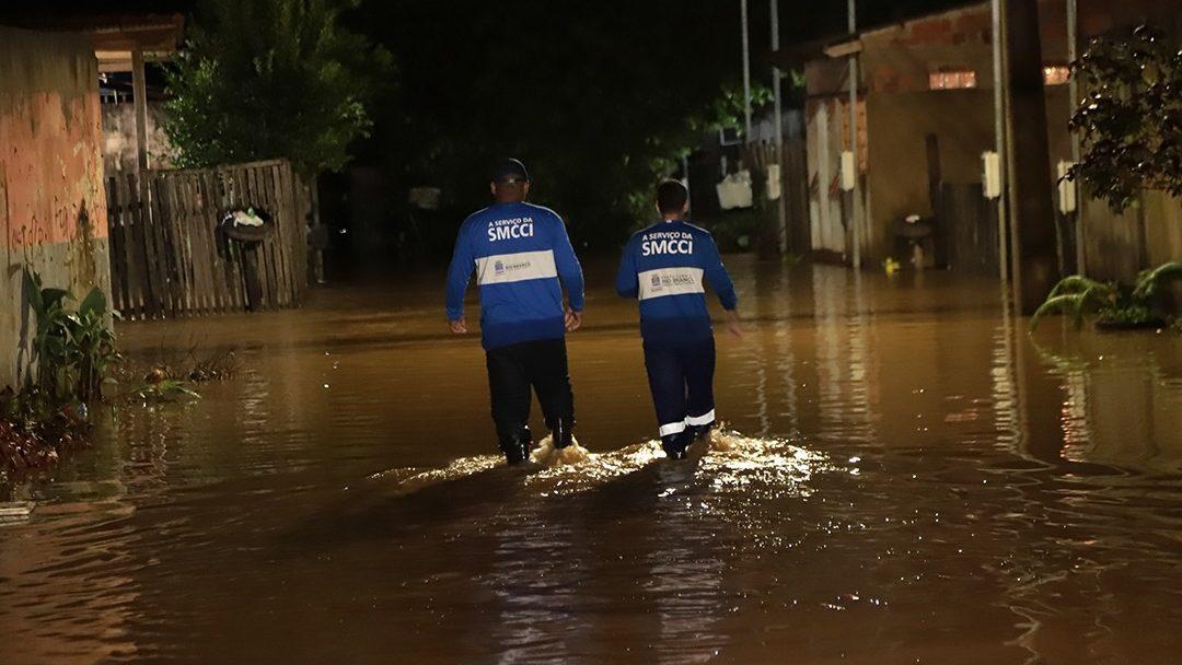 Rio Acre sobe quase 4 metros em menos de 24 horas e transborda em Rio Branco