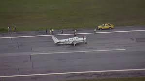 VÍDEO: avião tomba durante pouso no Aeroporto da Pampulha, em BH