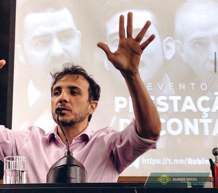 ‘Vou derrotar Flávio Bolsonaro e Lula’, diz fundador do MBL