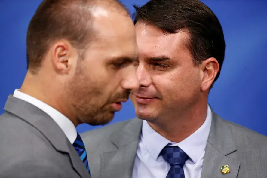 “Xeque-mate”, diz Eduardo sobre pré-candidatura de Flávio Bolsonaro