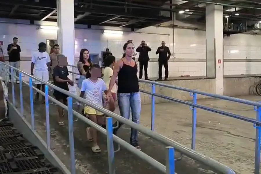 Ação da Polícia Civil interrompe exploração infantil em shopping do RJ. Veja vídeo