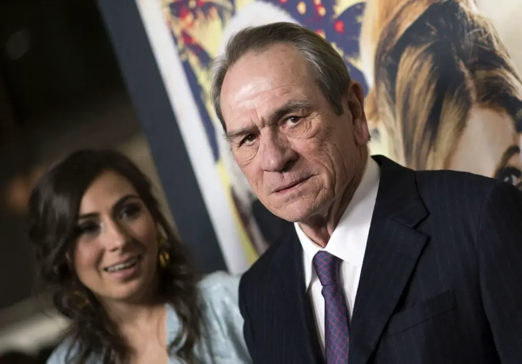 Achada morta, filha de Tommy Lee Jones foi presa 3 vezes