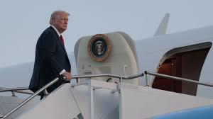 Air Force One, avião de Trump, retorna a base aérea após problema elétrico