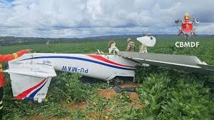 Avião de pequeno porte sofre acidente após tentar pouso forçado no DF, dizem bombeiros