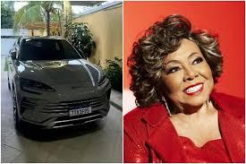 Bandidos roubam o carro da cantora Alcione no Rio de Janeiro