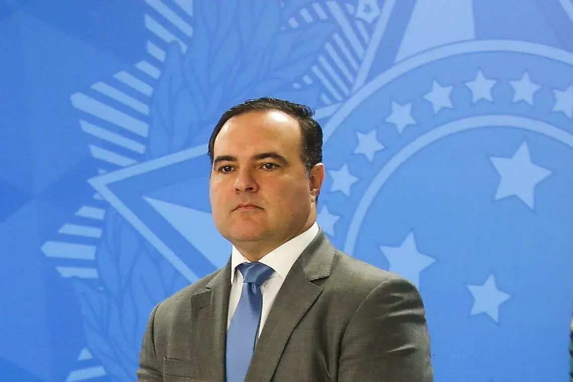 Bolsonaro pede autorização para receber visita de ministro do TCU na prisão