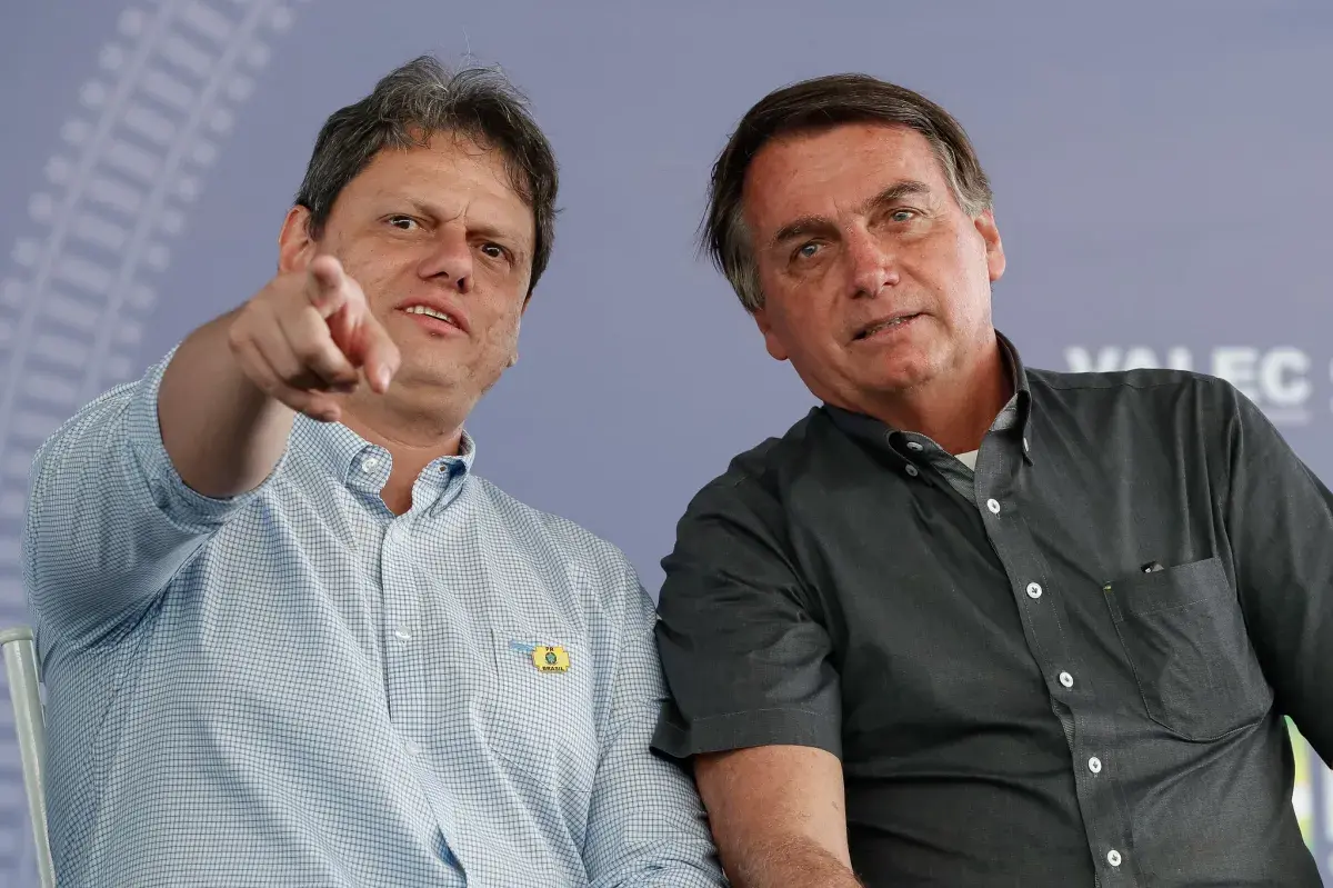 Bolsonaro pede para receber visita de Tarcísio na Papudinha