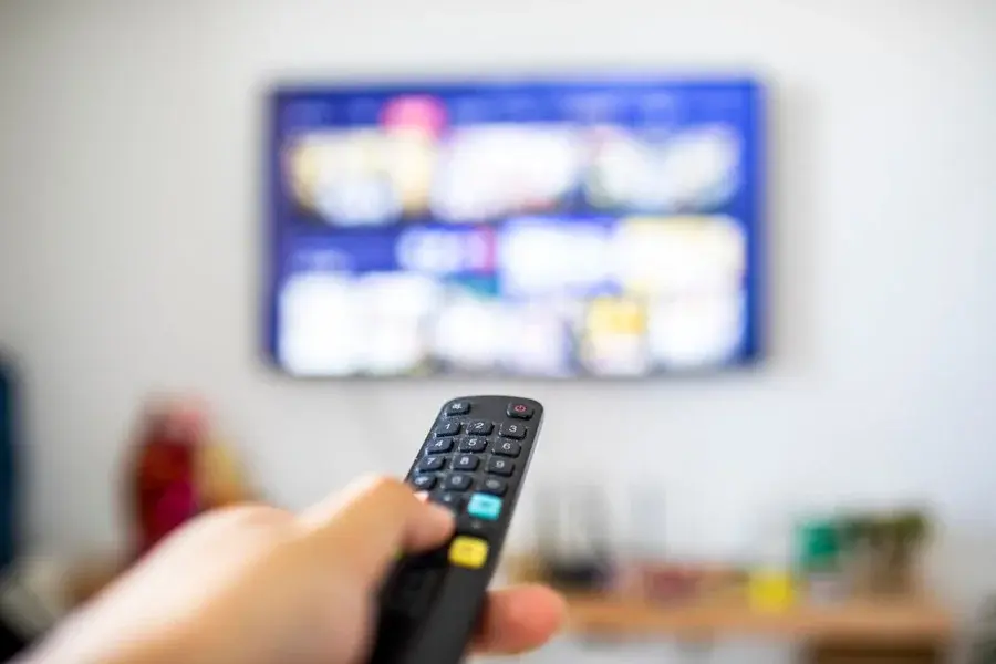 Conectar a TV ao Wi-Fi de casa pode ser um erro, alerta especialista