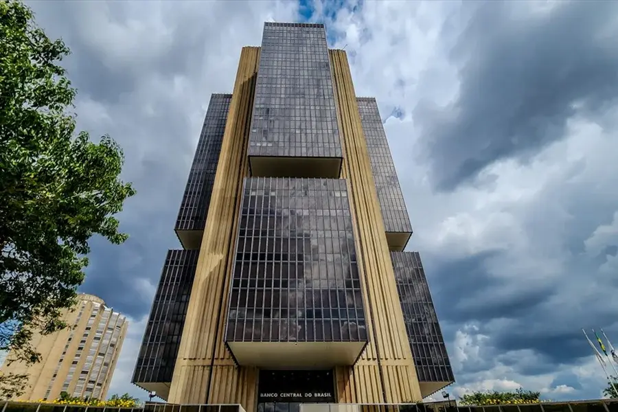 Copom mantém taxa de juros em 15% ao ano na primeira reunião de 2026