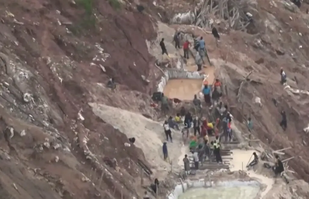 Desabamento de mina na África deixa mais de 200 mortos