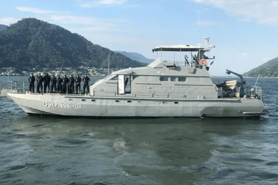 Embarcação com 6 pessoas some no Rio e Marinha faz buscas no mar