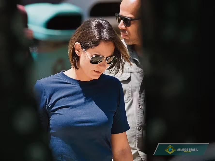 “Está sendo torturado”, diz Michelle Bolsonaro sobre estado de saúde do ex-presidente na prisão