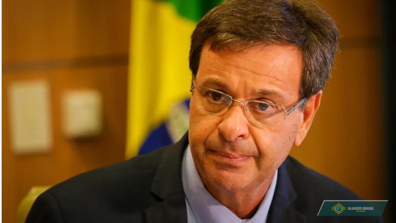 Ex-ministro de Bolsonaro deixa o PL, mas diz que segue ‘bolsonarista’