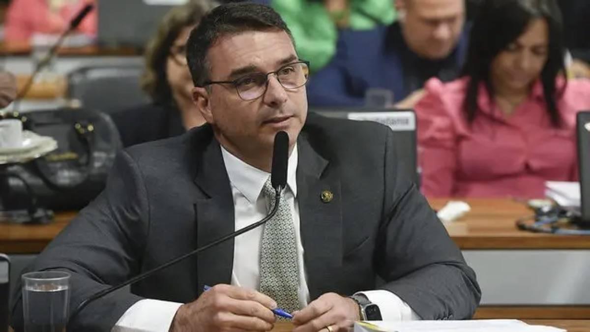 Flávio Bolsonaro diz que Lula será delatado após queda de Maduro