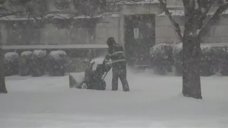 Flórida entra em alerta para tornado em meio ao frio intenso nos EUA