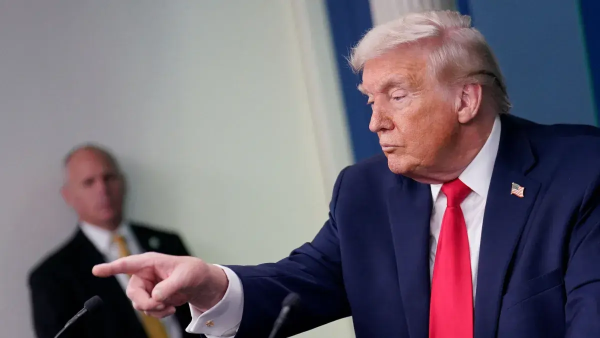 Hegseth diz que forças dos EUA estão prontas para ordem de Trump sobre Irã