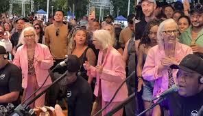 Idosa de 88 anos viraliza ao dançar em show de pagode em Florianópolis: 'Ninguém se mete na minha vida'