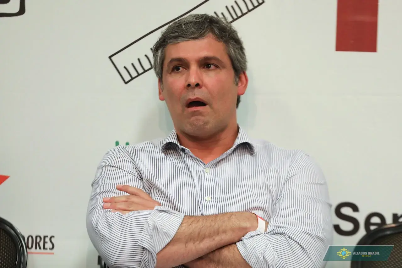 Lindbergh Farias pede que PRF interrompa caminhada de Nikolas