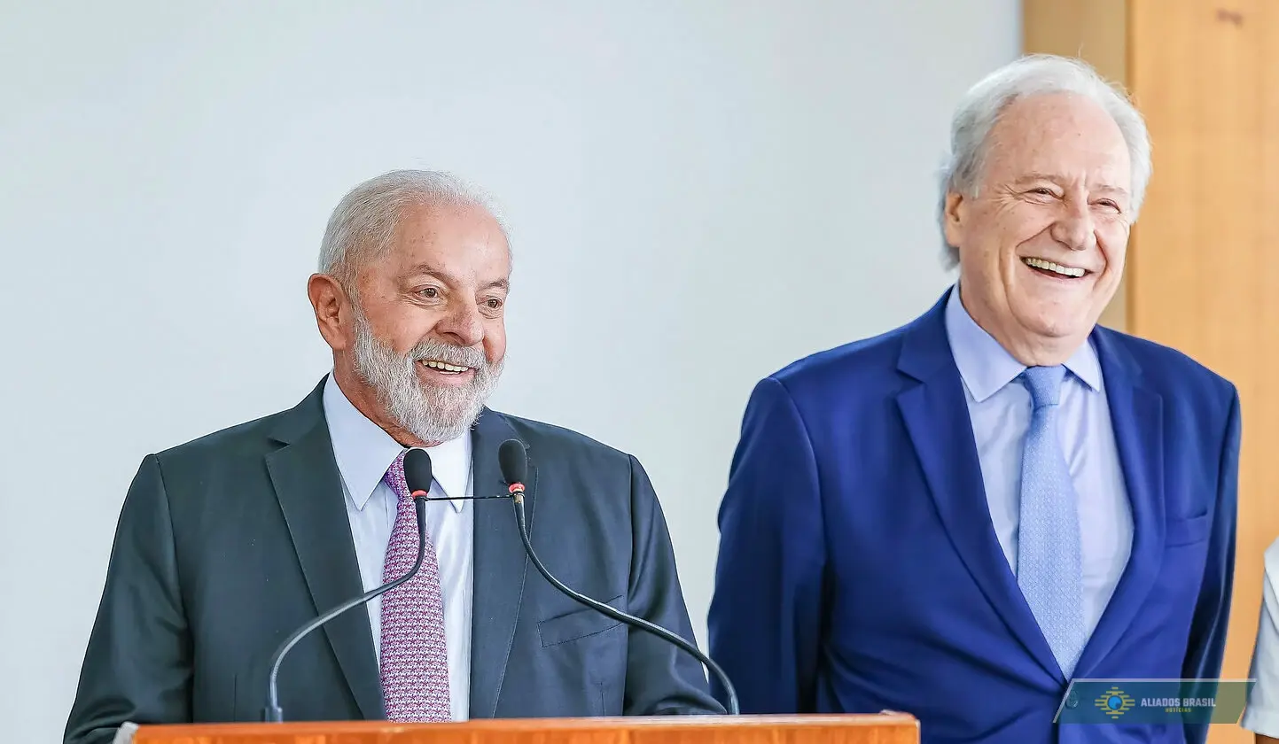 Lula sabia das consultorias de Lewandowski, diz Gleisi