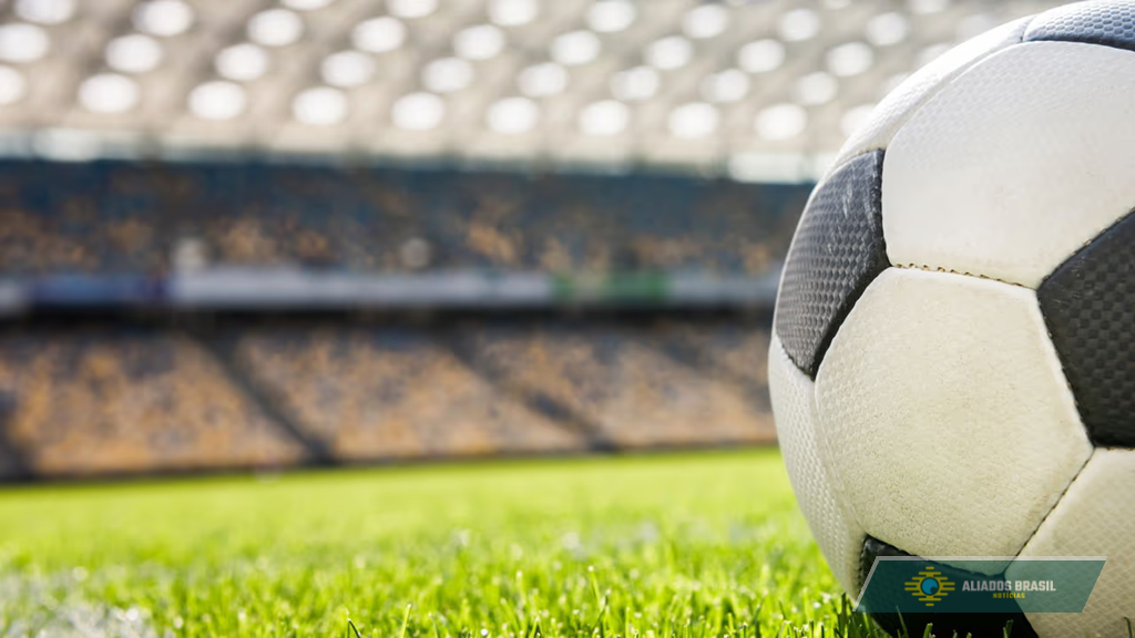 Mãe de jogador de futebol acusada de chefiar esquema fraudulento milionário acaba na cadeia