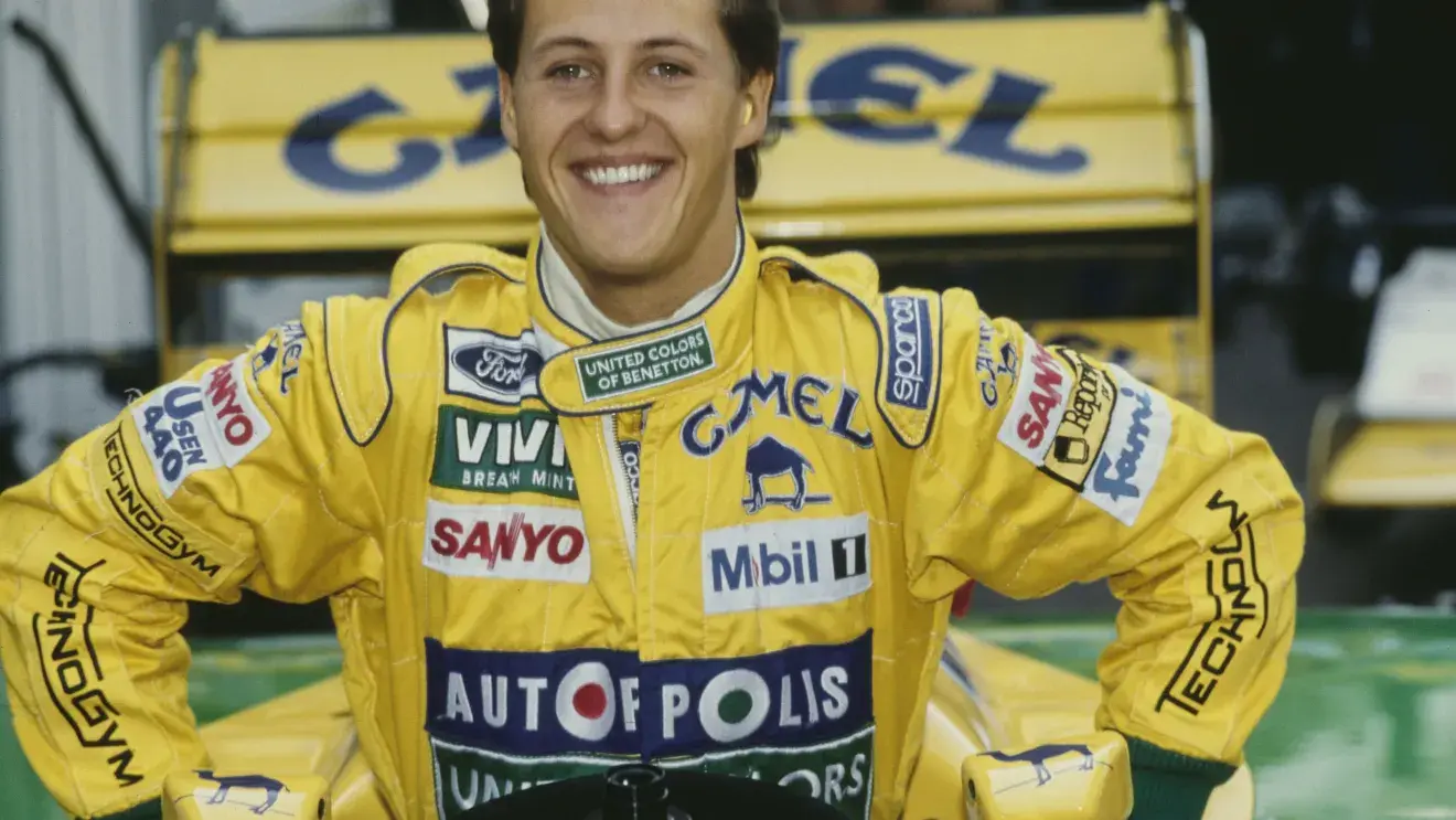 Michael Schumacher já não fica acamado e usa cadeira de rodas, diz jornal